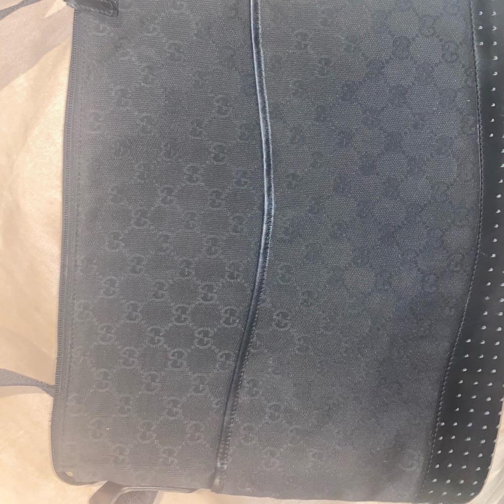 Lowkey Gucci Messenger bag, Money bag